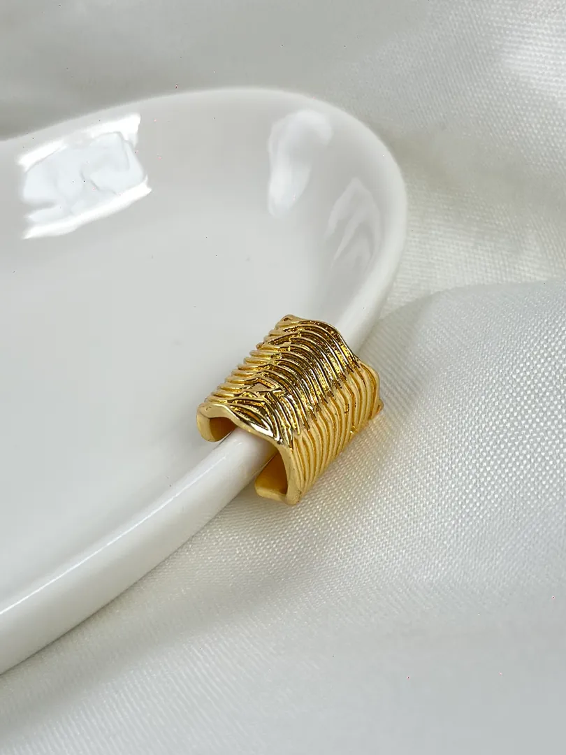 Earcuff grande dorado 