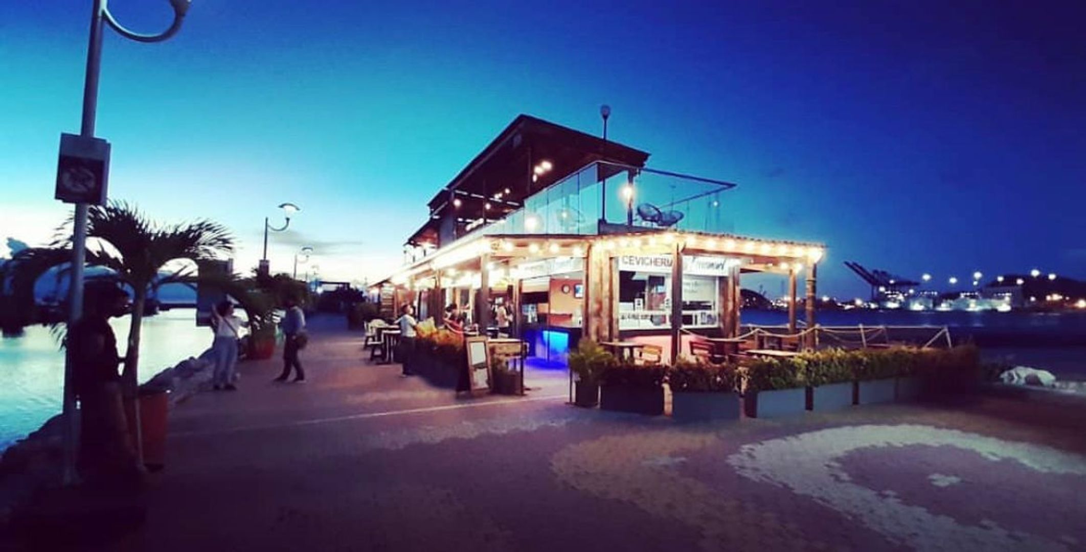 13 Reses Steak house