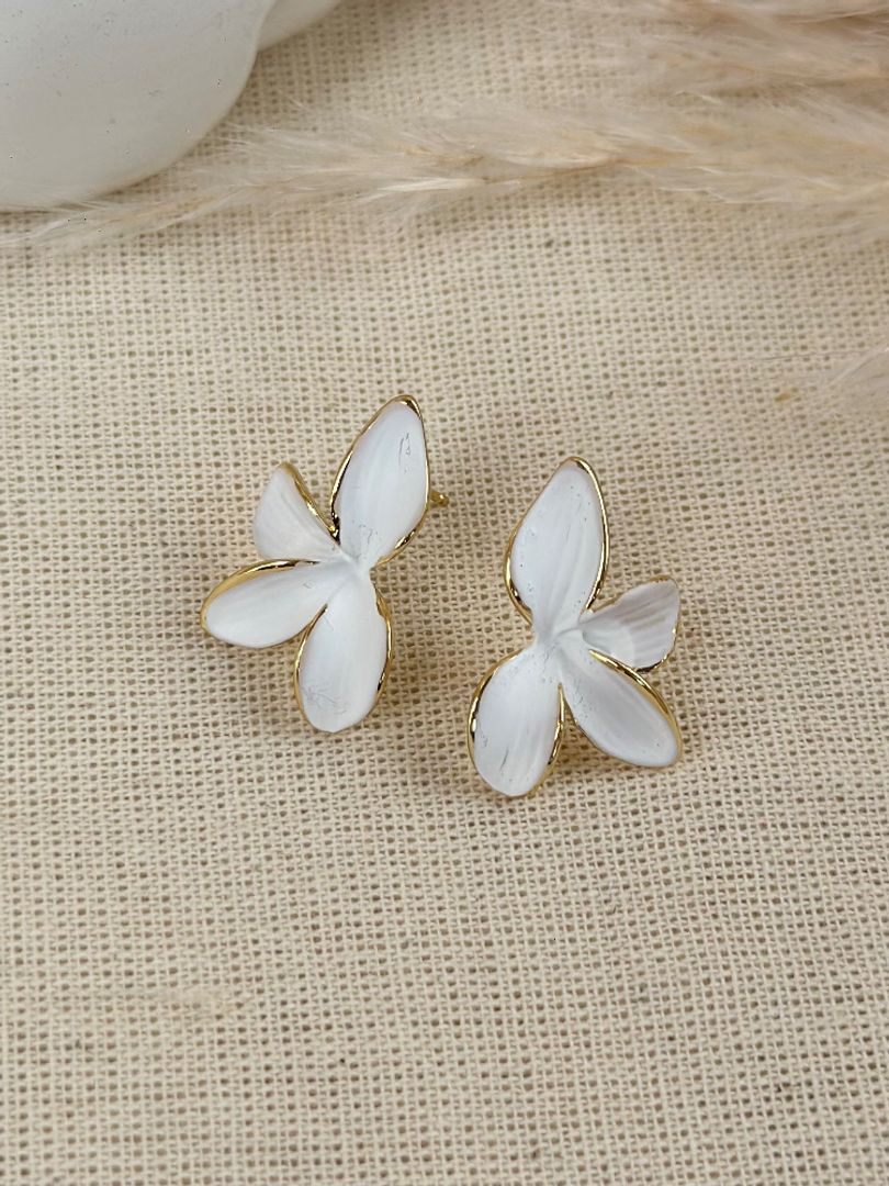 Arete media hoja blanca 