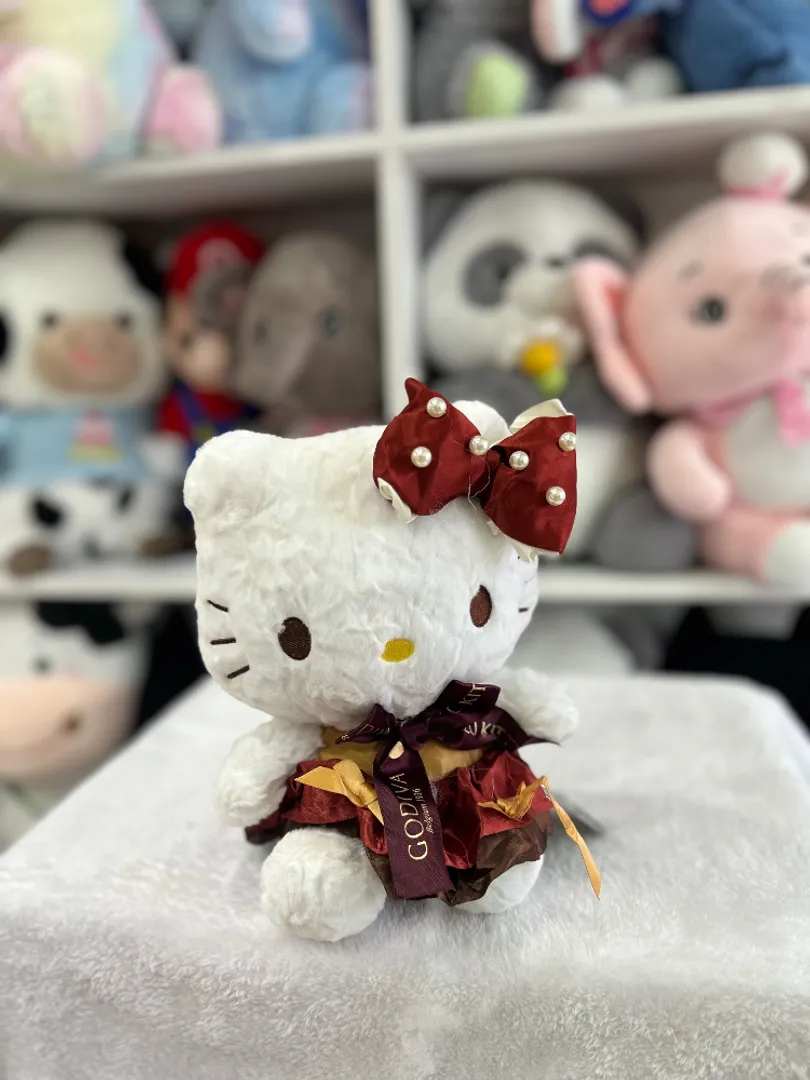 Hello kitty  y kuromi marrón 25cm 