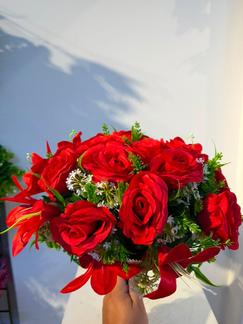 BOQUET SURTIDO ROJO X 24