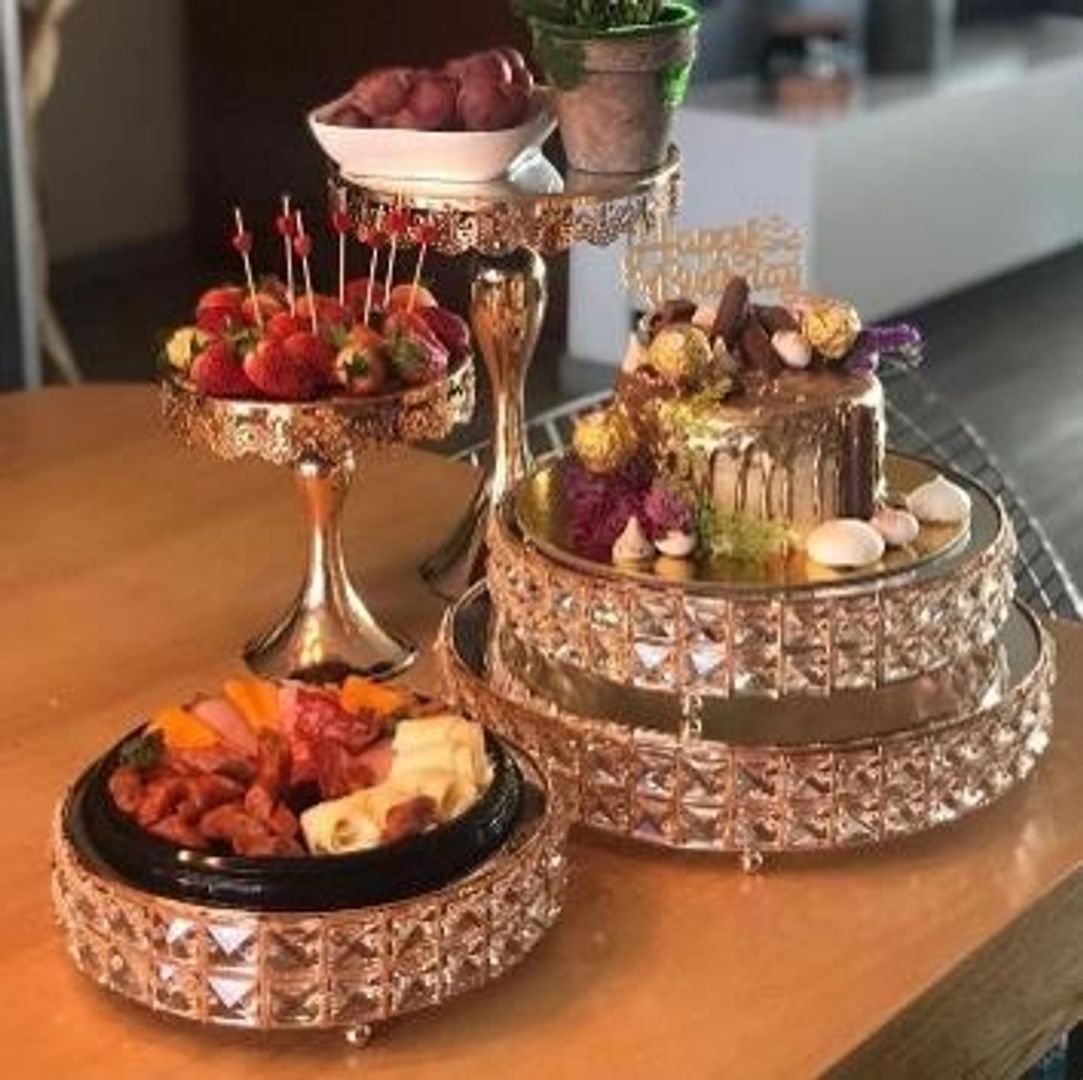 Set de tres bases en metal color dorado con espejo