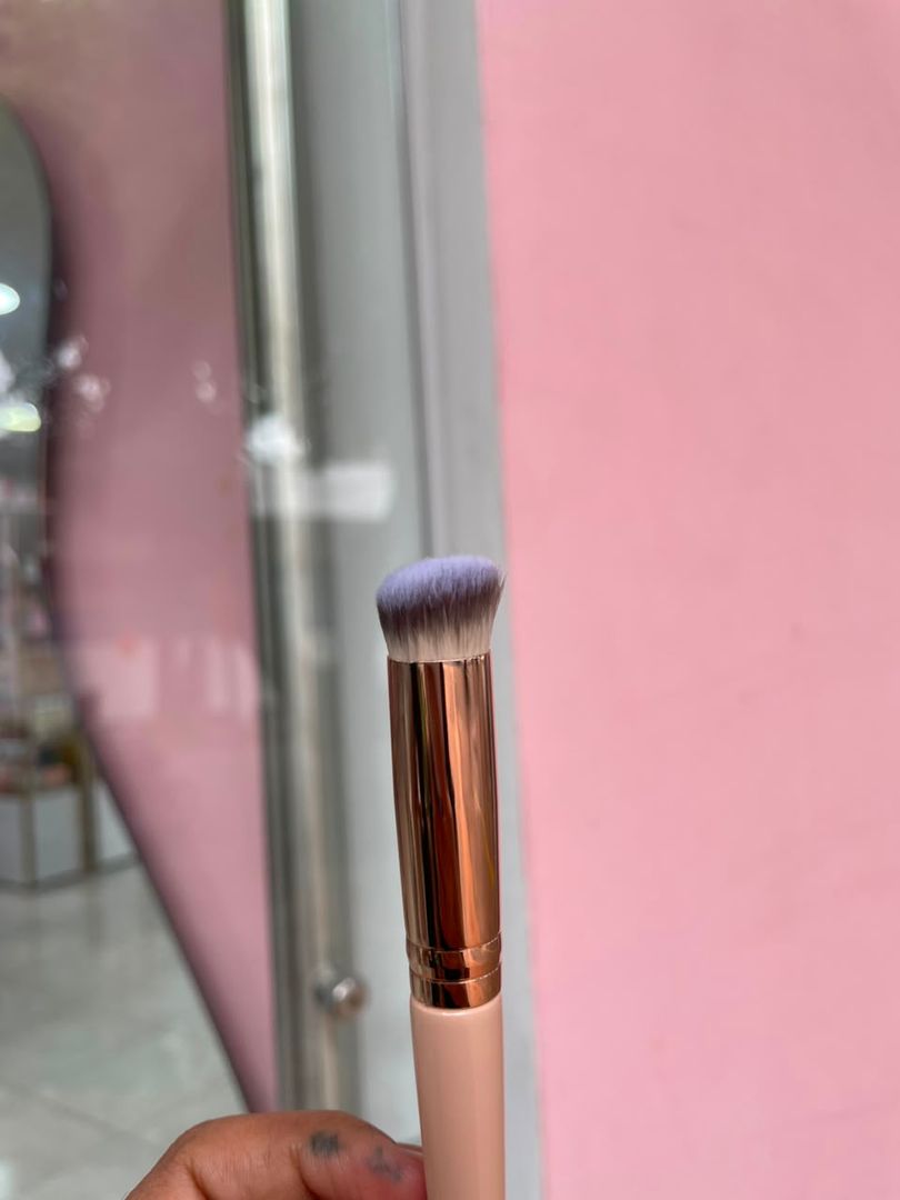 BROCHA CORRECTOR HUDA3EALITY
