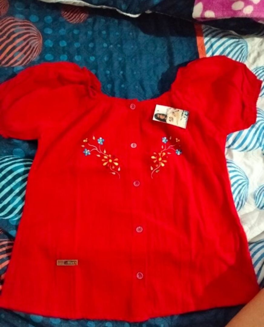 Blusas bordadas en flores 