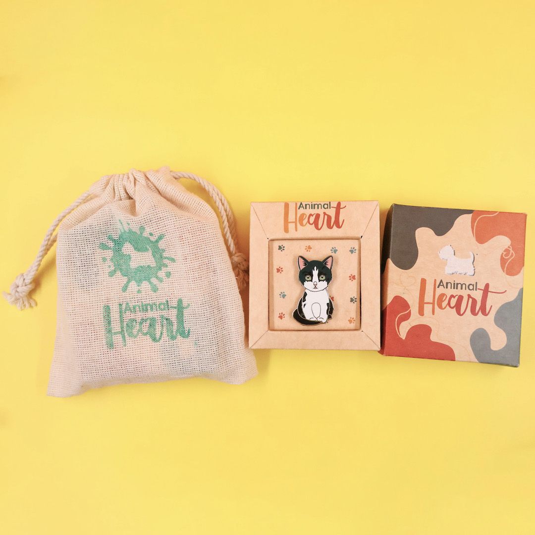 PIN GATO BLANCO CON NEGRO