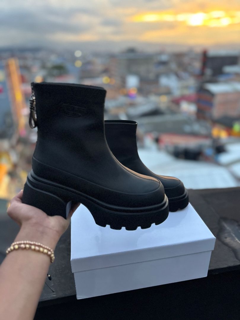 BOTA TIPO DIESEL NEGRA 