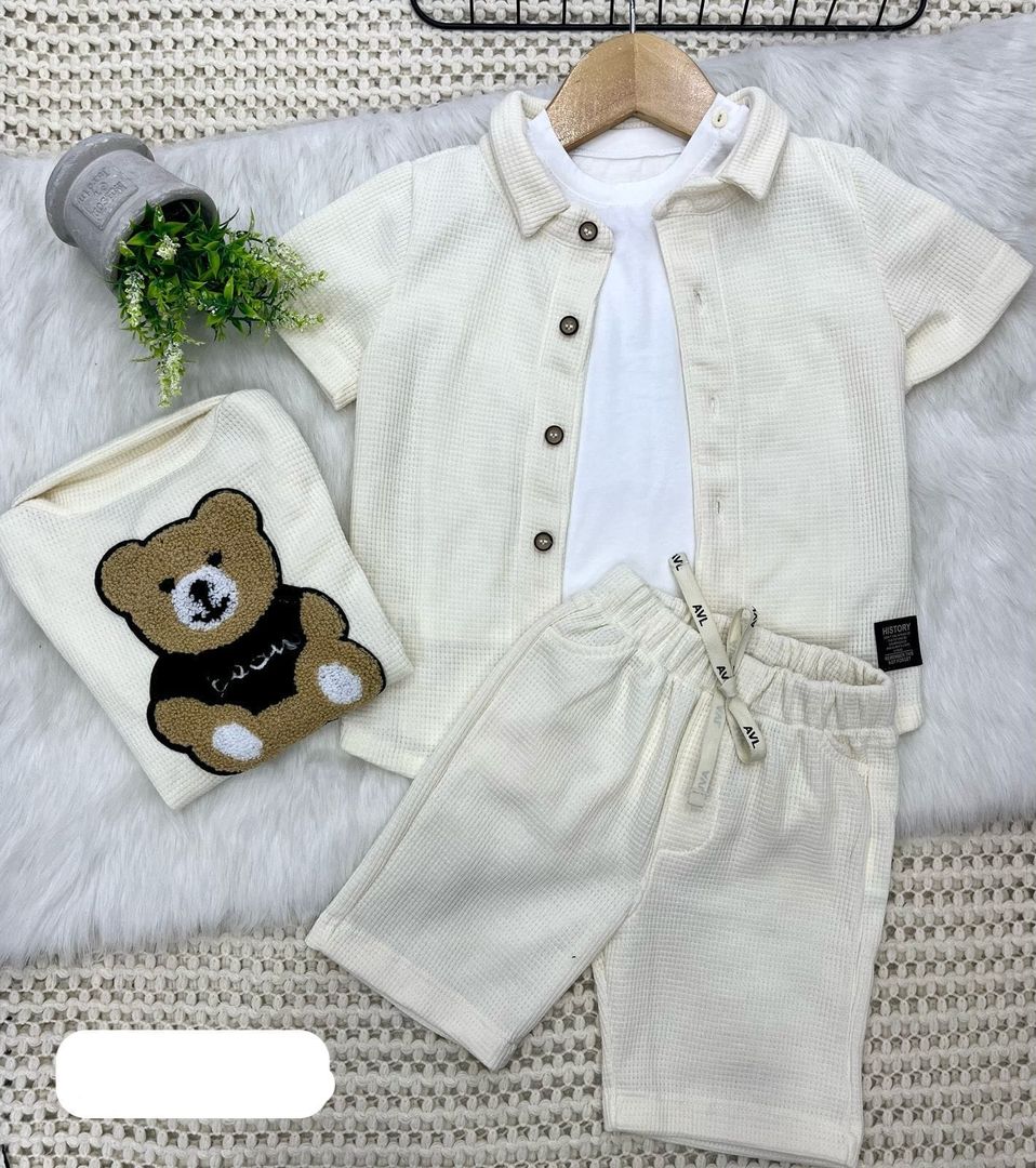 CONJUNTO DE BEBE TRES PIEZAS 