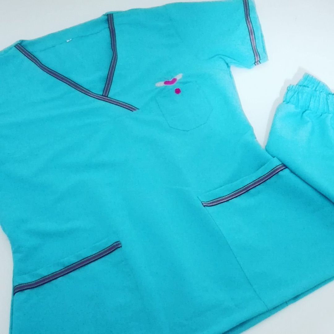  Uniforme en Antifluido Dama 