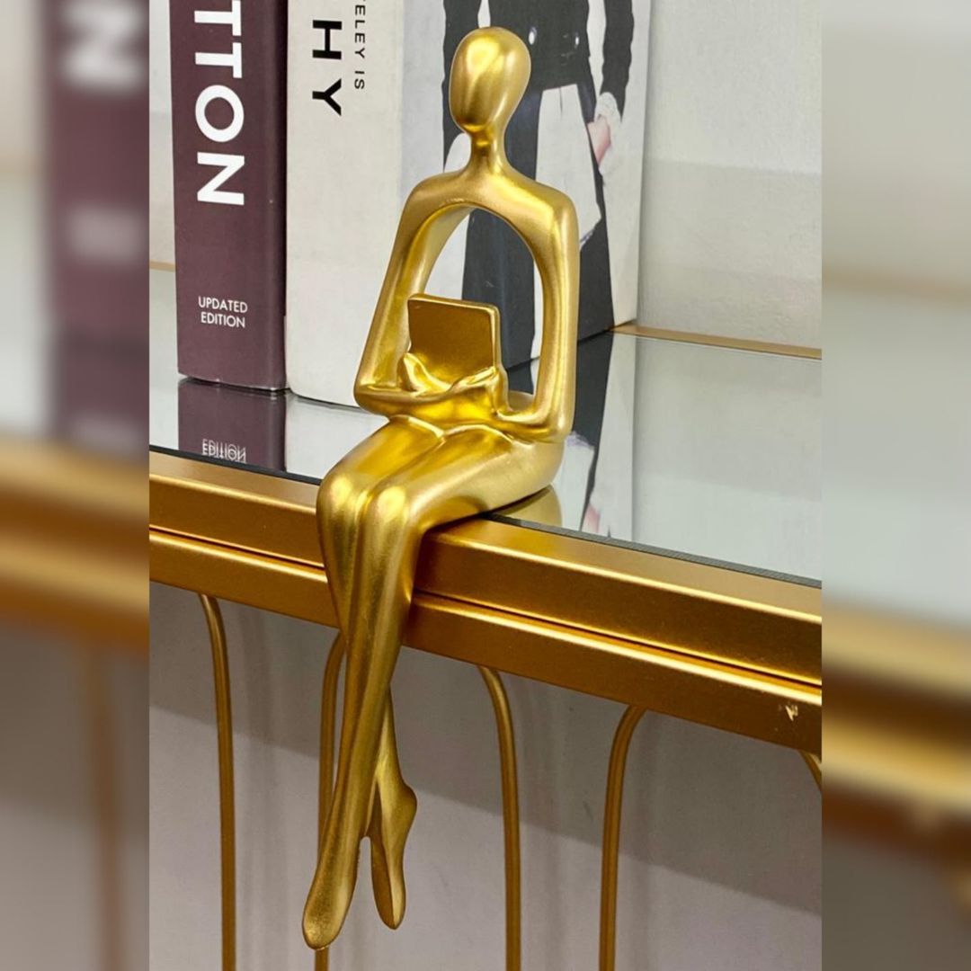 Adorno en resina dorada