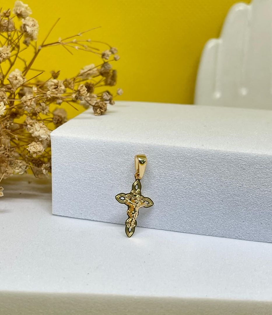 Dije cristo inri pequeño liso