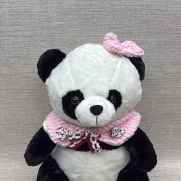 Imagen del producto PANDA CON MINI CHAL TEJIDO 40 CM