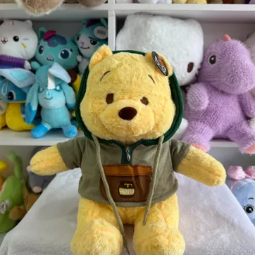 Imagen del producto Whinnie de Pooh con suéter 35cm 