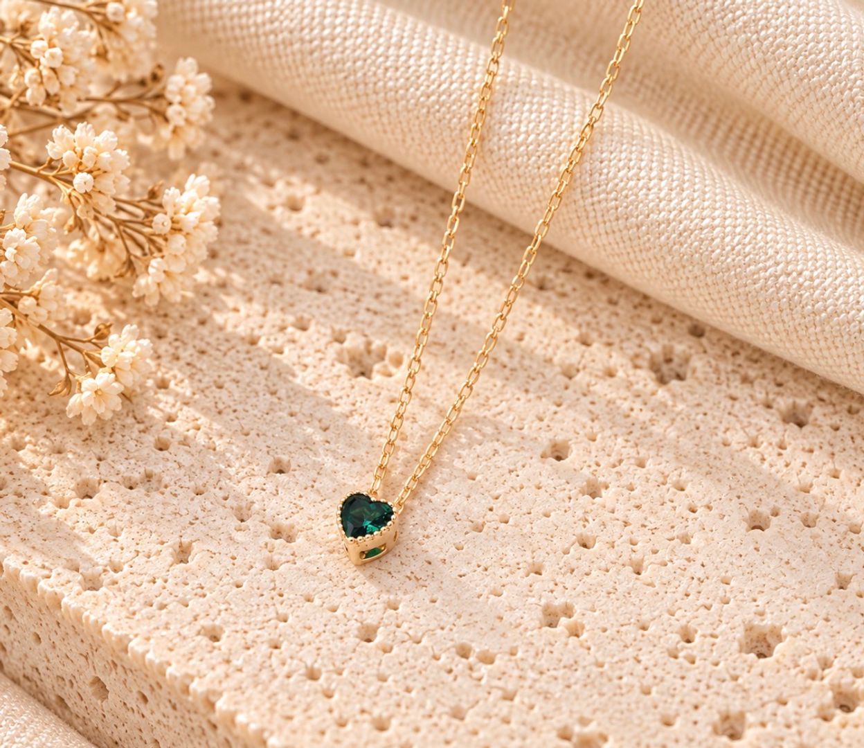 Gargantilla corazón esmeralda 