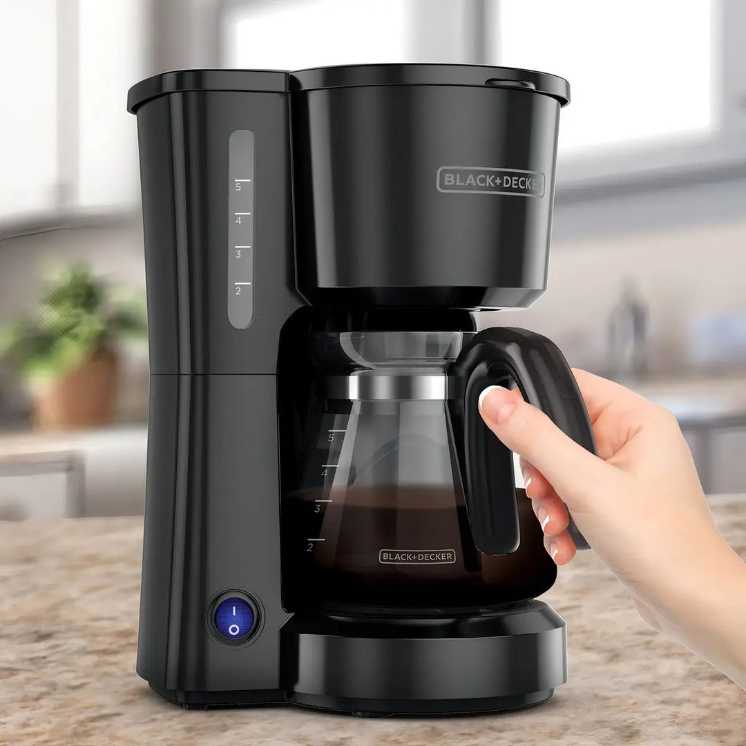 CAFETERA BLACK+DECKER 5 TAZAS CON FILTRO PERMANENTE