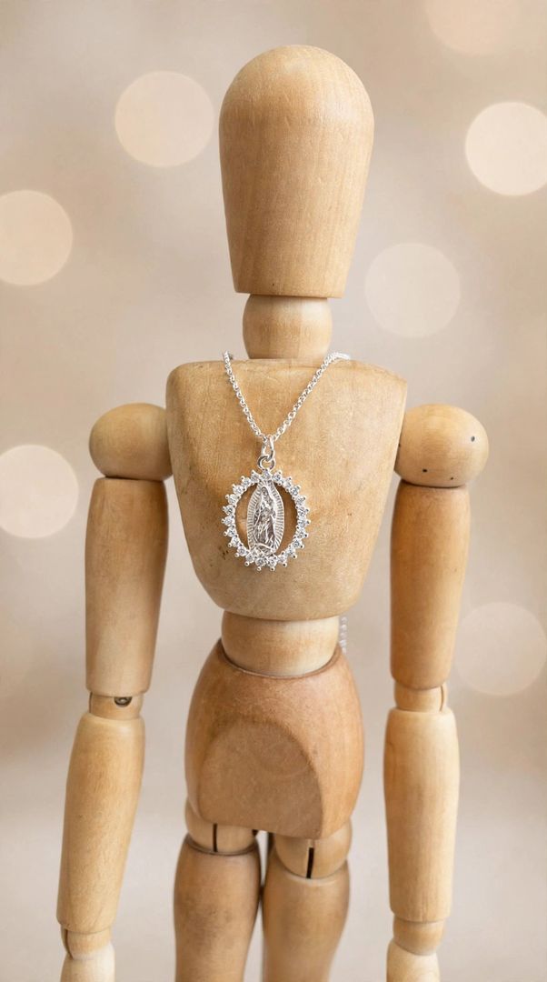 Collar Virgen de Guadalupe con circones