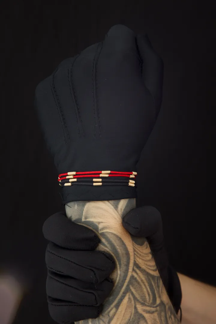 Pulsera 7 nudos ( roja o negra )