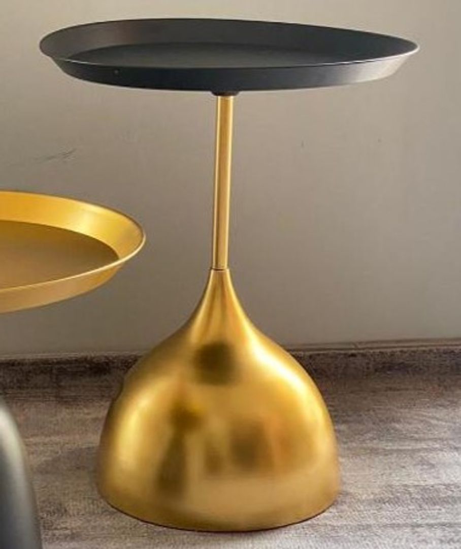 Mesas en metal dorado