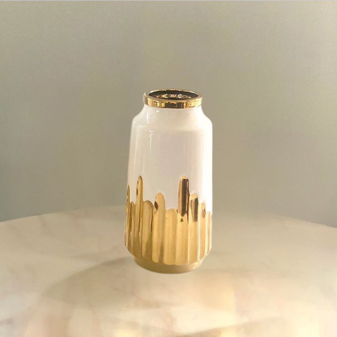 FLORERO DE CERAMICA BLANCO CON DORADO