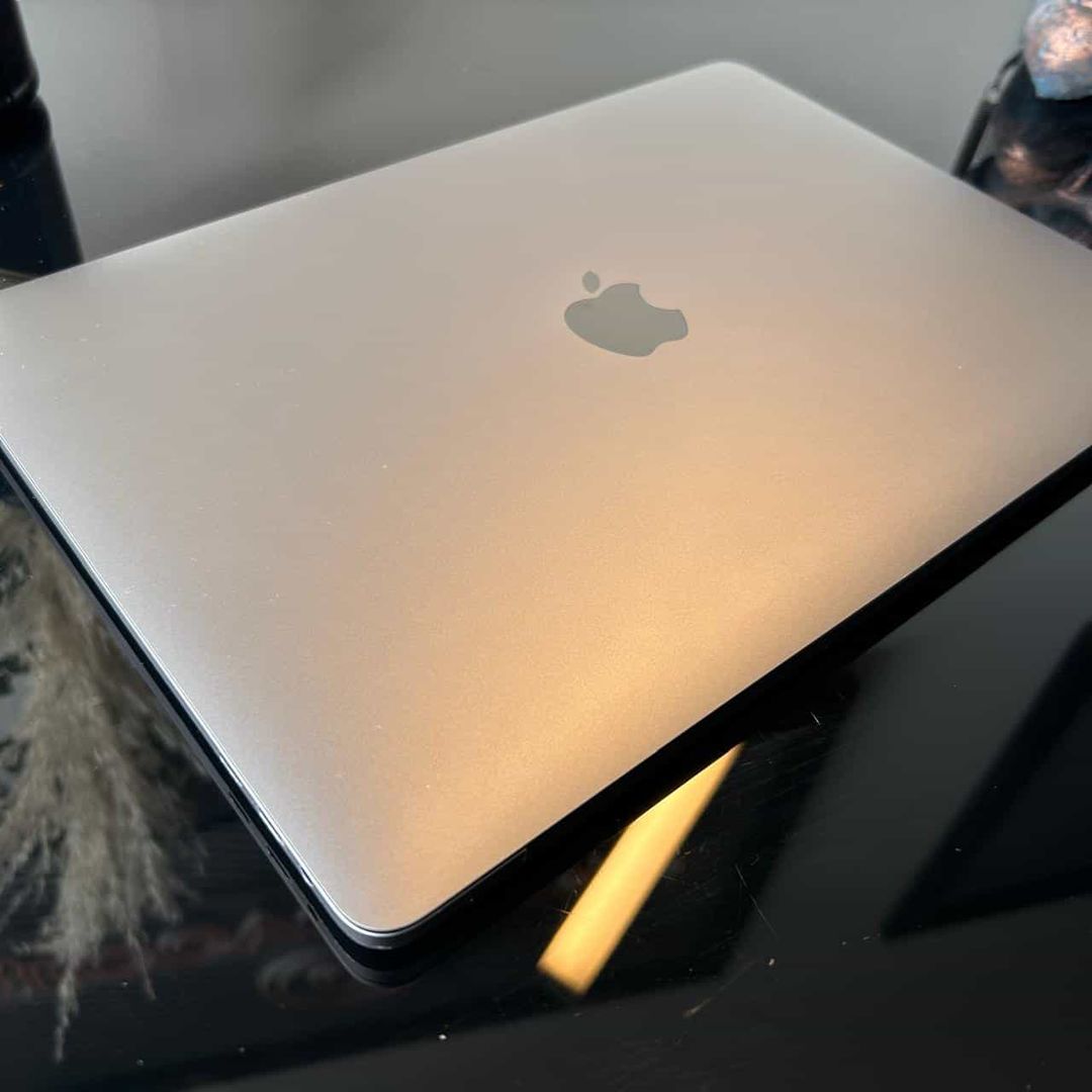 MacBook Pro A1706 13” Touchbar.