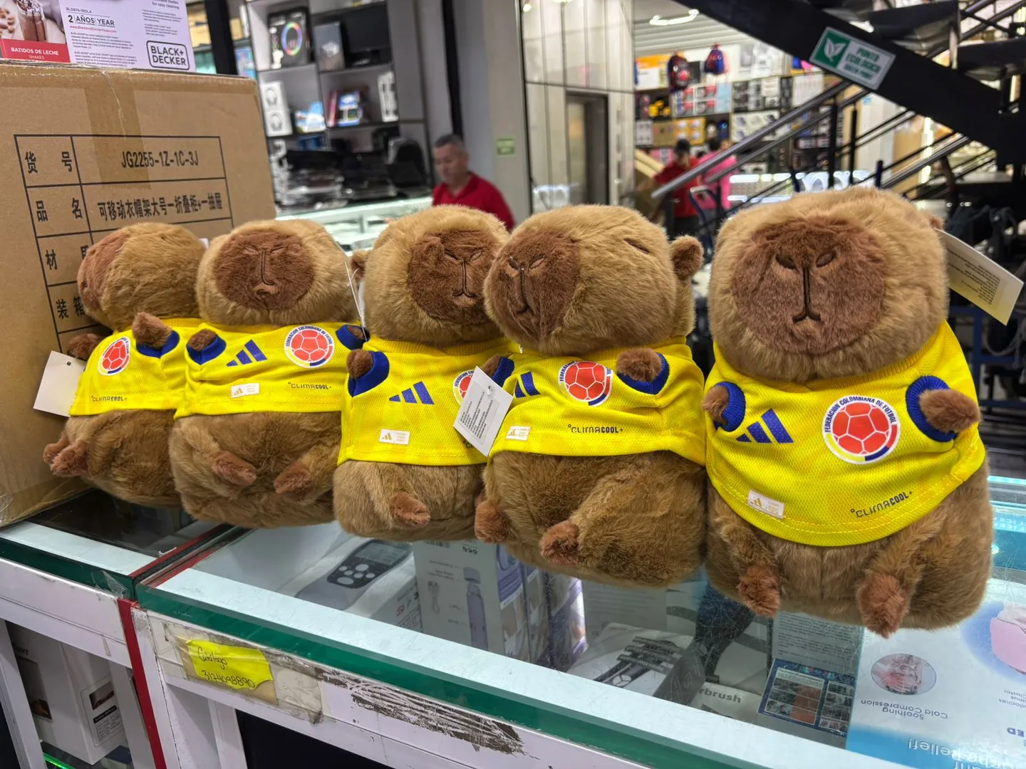 PELUCHE DE CAPIBARA SELECCION COLOMBIA