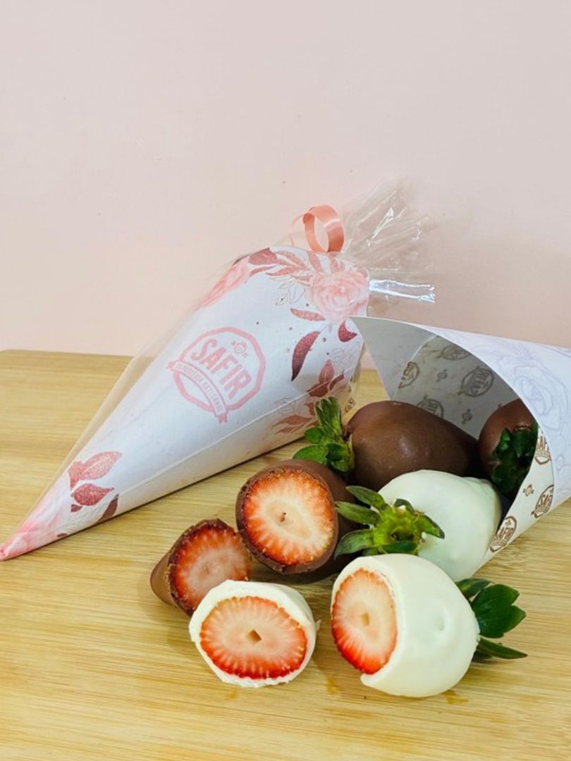 CONO DE FRESAS CON CHOCOLATE