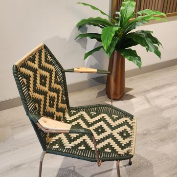 Imagen del producto SILLA CON BRAZOS DE MADERA