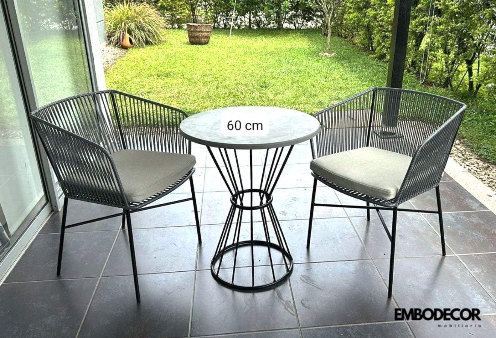 SET MESA EN CONCRETO Y SILLAS