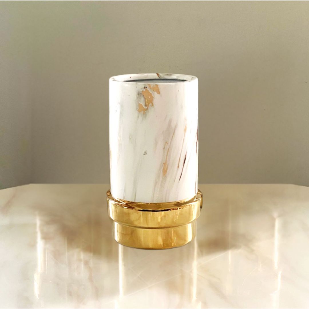 FLORERO DE CERAMICA BLANCO CON DORADO