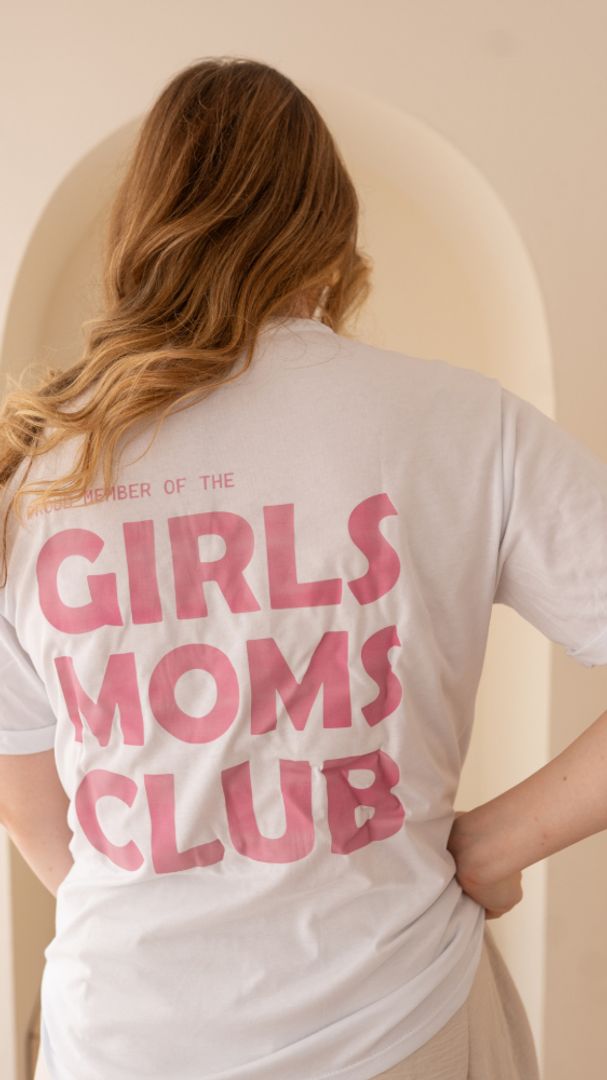GIRL MOM