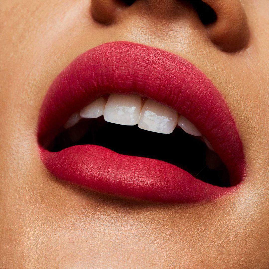 Labial Powder Kiss - Shocking Revelation
