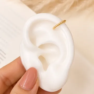 Imagen del producto Earcuff delgado entrelazado 