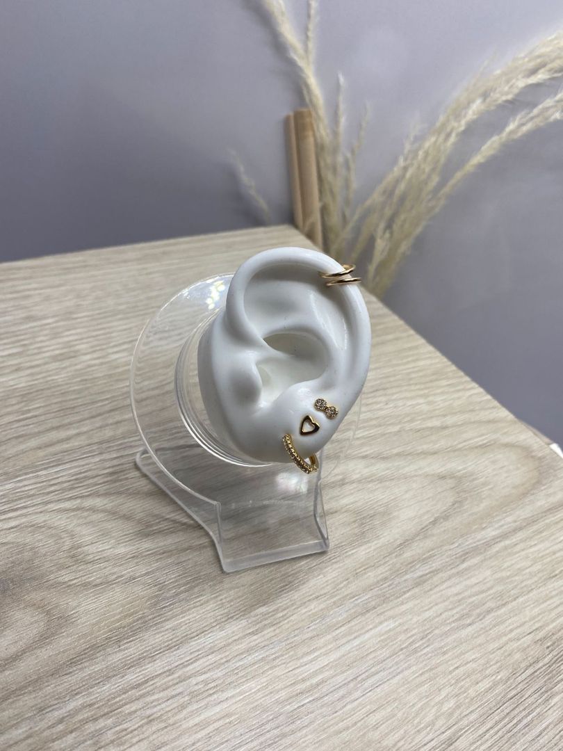 Diseño de candonga, topos y pircing, oro laminado 