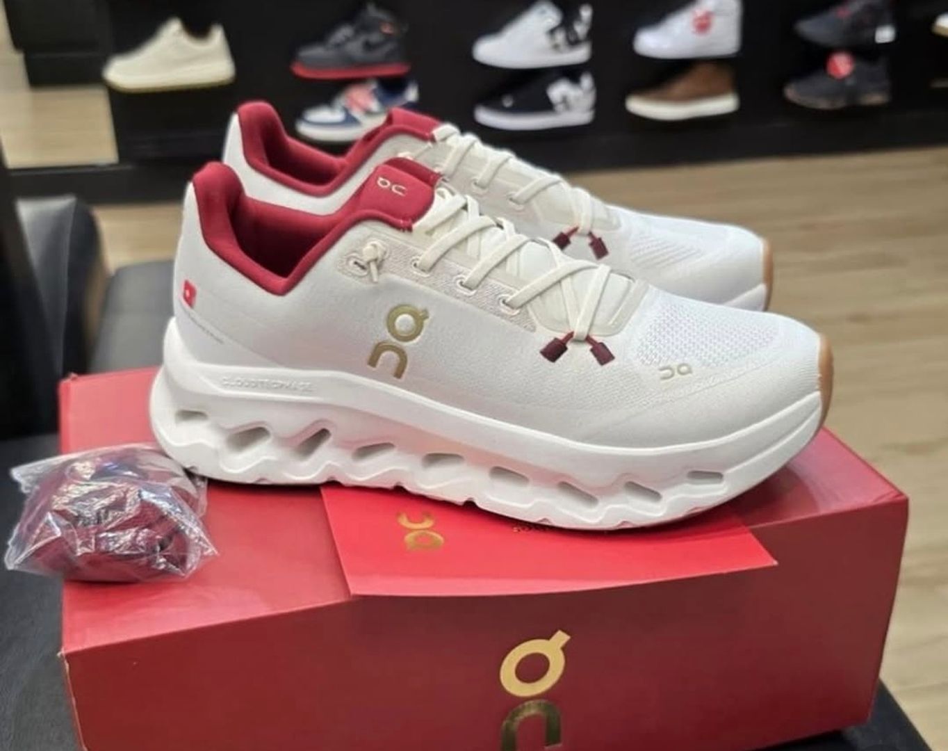Cloud Tilt Pearl Ivory