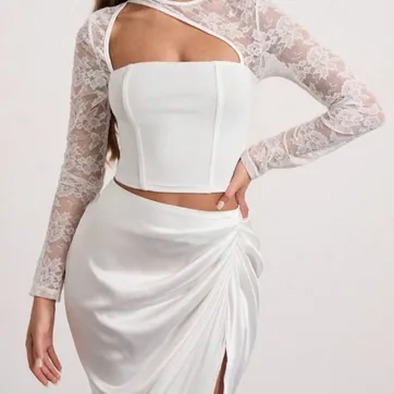 Imagen del producto BLUSA CON ENCAJE TALLA M