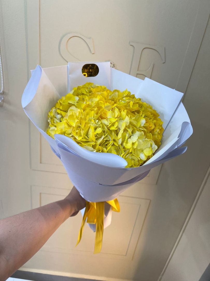 BOUQUET DE HORTENCIAS Y ROSAS