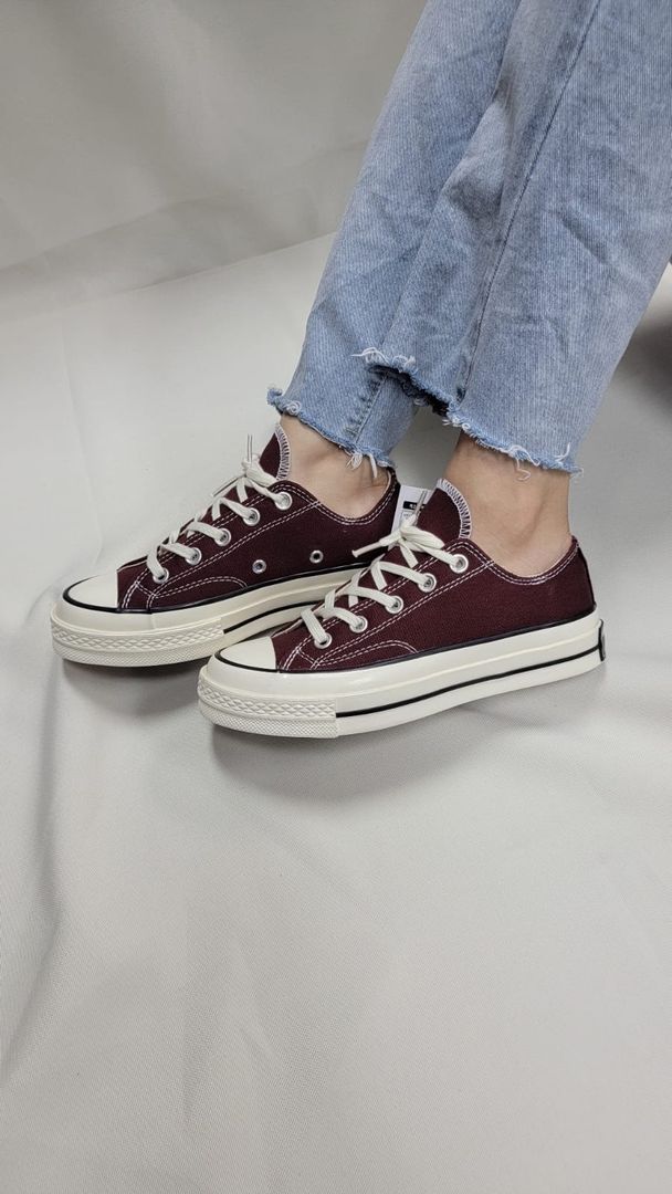 Converse ocre