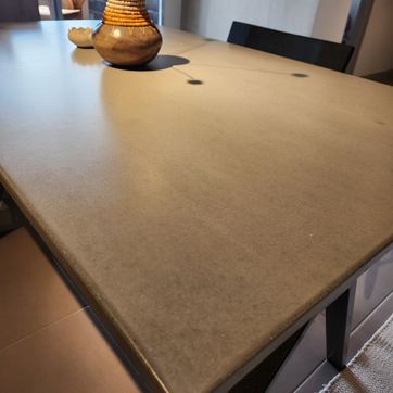 Mesa de comedor en concreto - imagen 1