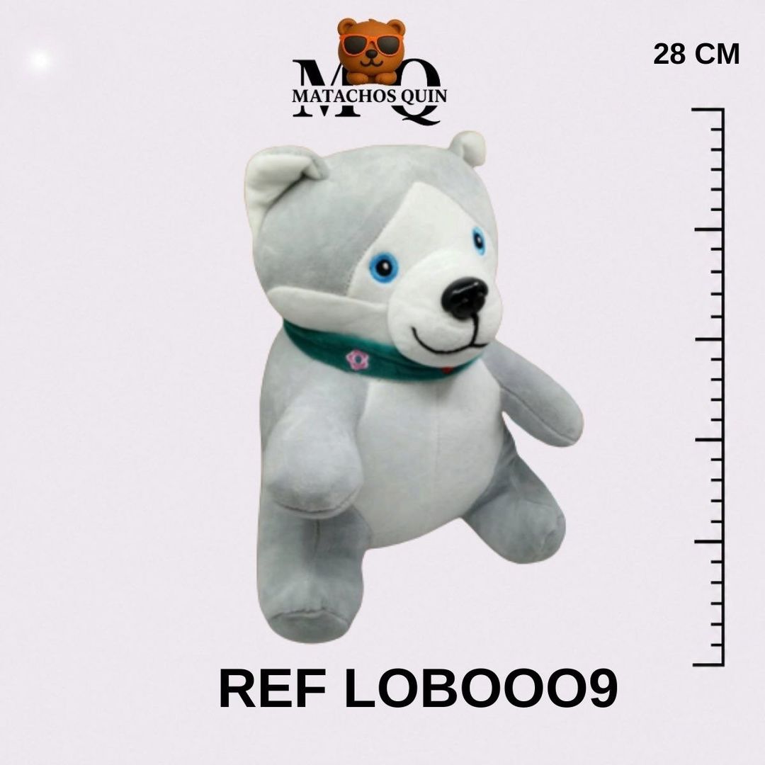 LOBO CON COLLAR VERDE