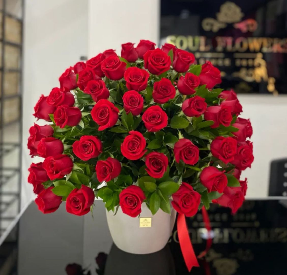 HONGO LOVE POR 100 ROSAS