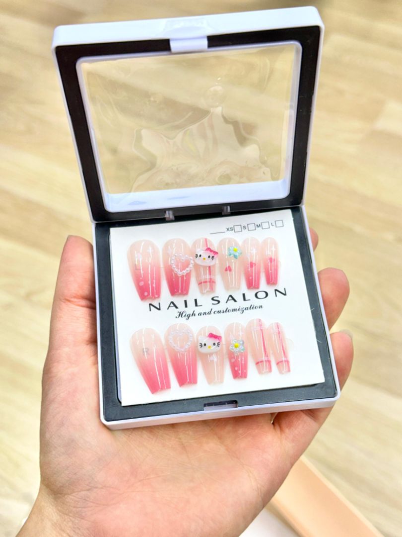 ️uñas postillas 3D  HELLO KITTY 