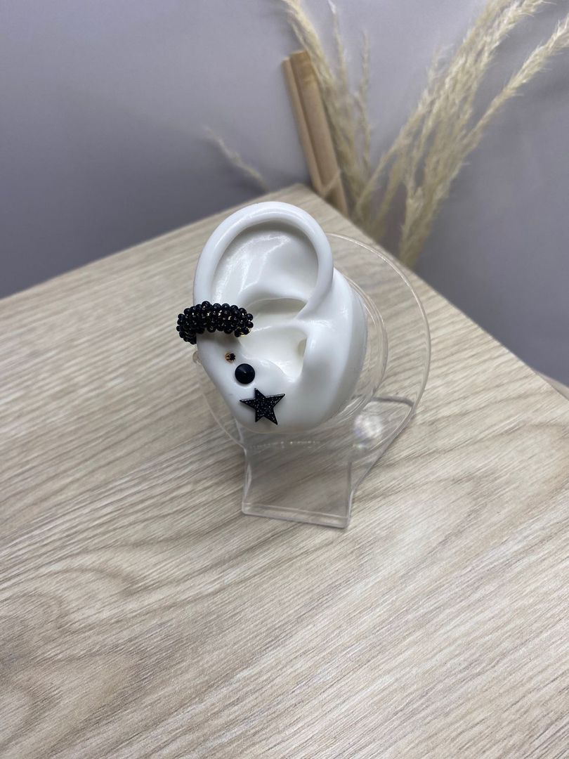 Diseño de topos y earcuff, negro, covergold 