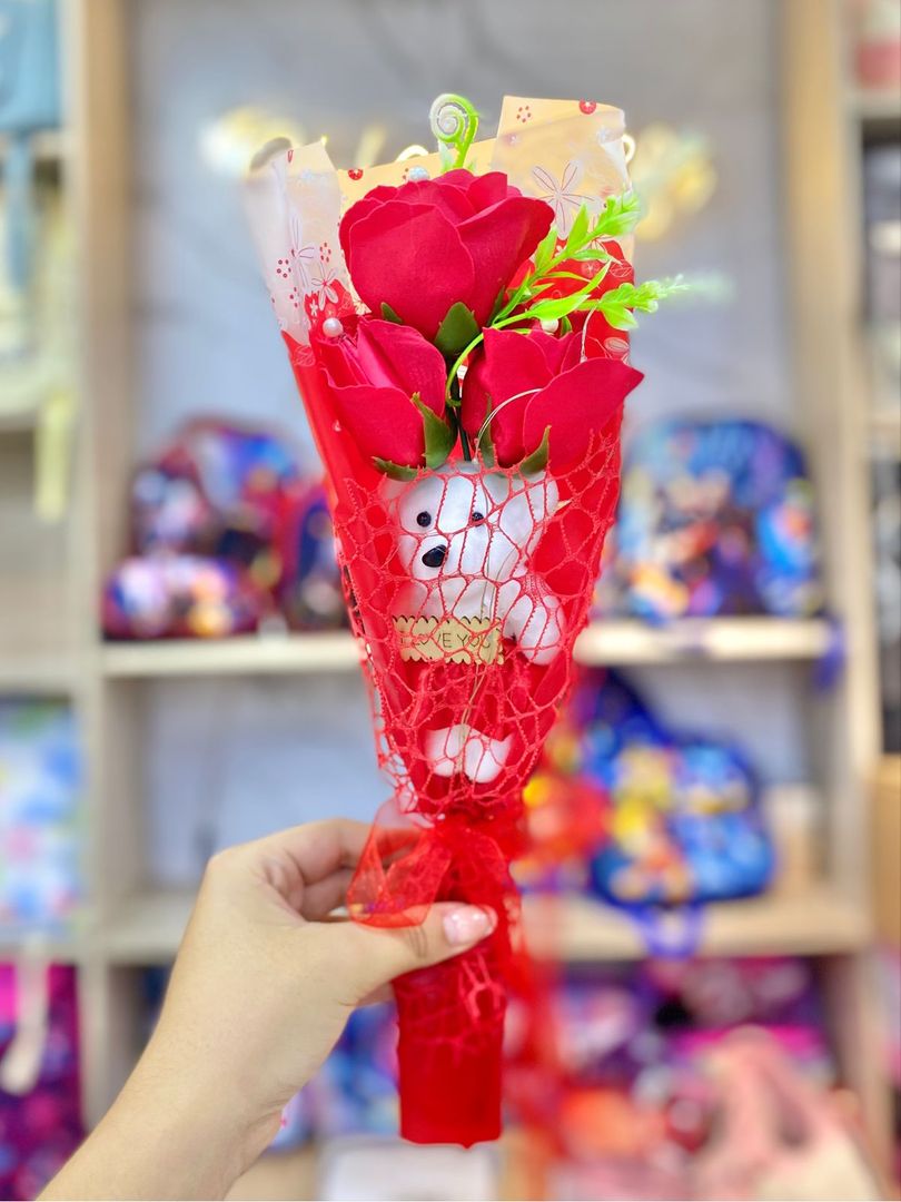 RAMO CON OSITO Y ROSAS