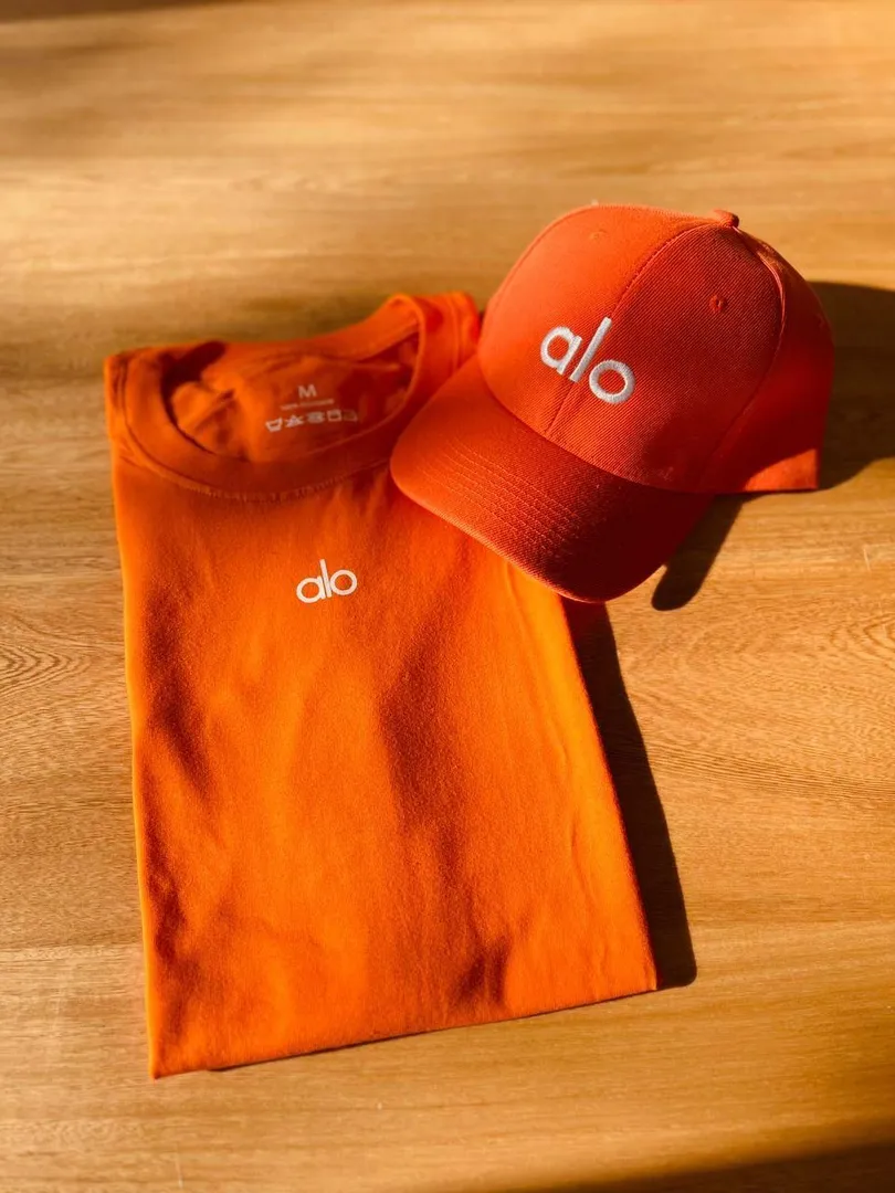 DUO DE CAMISETA + GORRA BORDADA