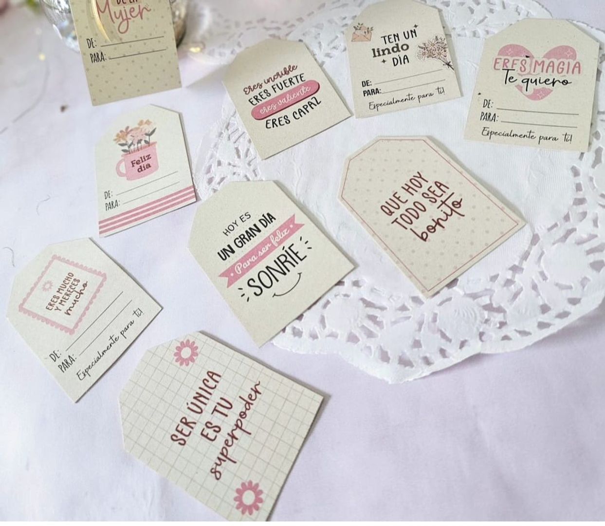 TERJETA KRAFT TRIANGULAR DIA DE LA MUJER