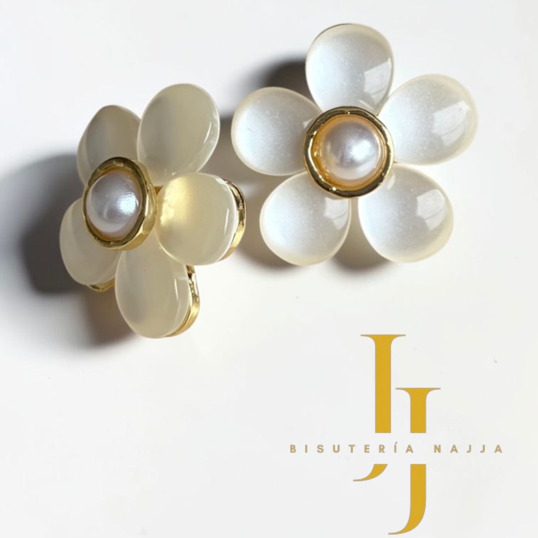 Arete Flor nacarada