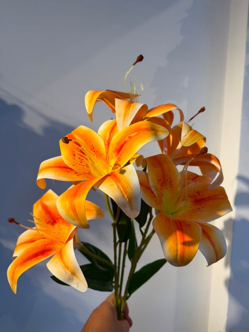 LIRIO GRANDE NARANJA DE LATEX