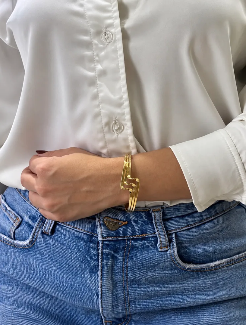 Pulsera dorada lineas
