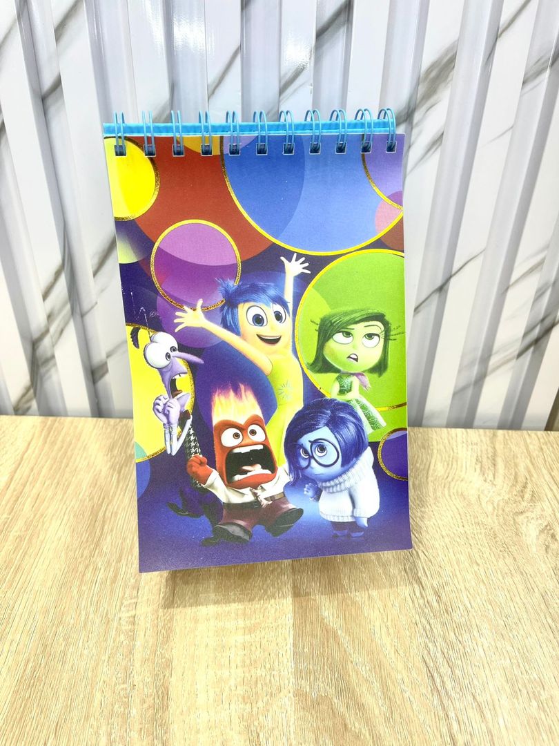 PLANEADOR PERSONAJES