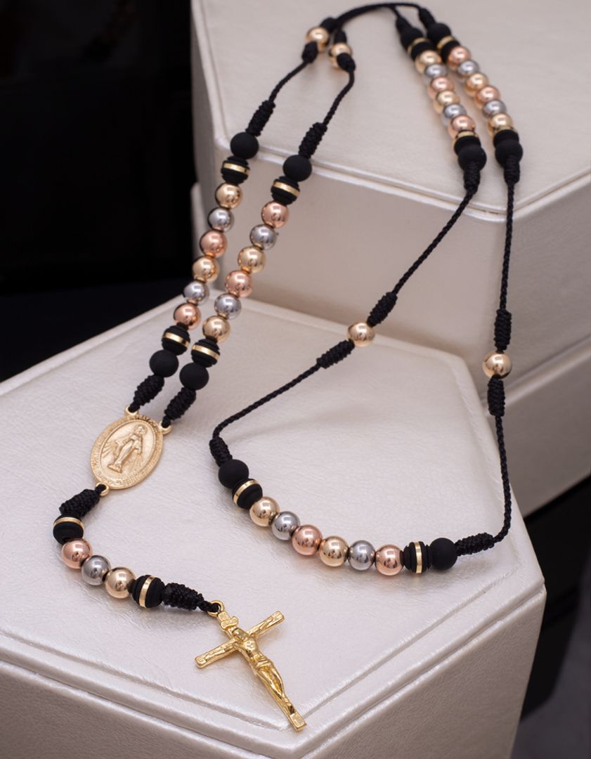 Camándula 6mm en hilo tres oros 