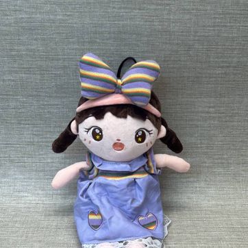 Imagen del producto MUÑECA CON MOÑO LILA 45 CM